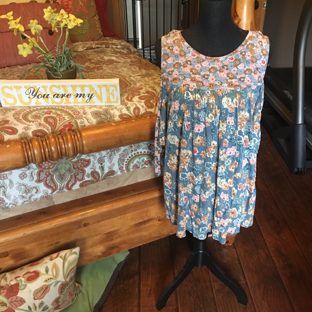 Lucky brand size 2X cold shoulder floral top